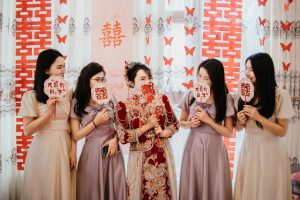 亲友祝福温情场景