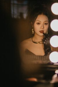 新娘梳妆期待瞬间