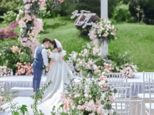 粉绿森系婚礼全景花境