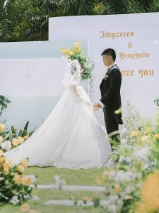 暖黄森系婚礼绿植搭配细节