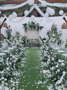 白绿森系婚礼迎宾装饰