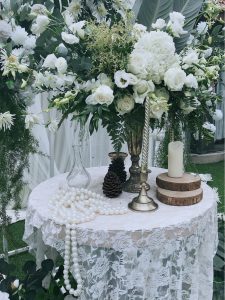 白绿森系婚礼仪式区拱门