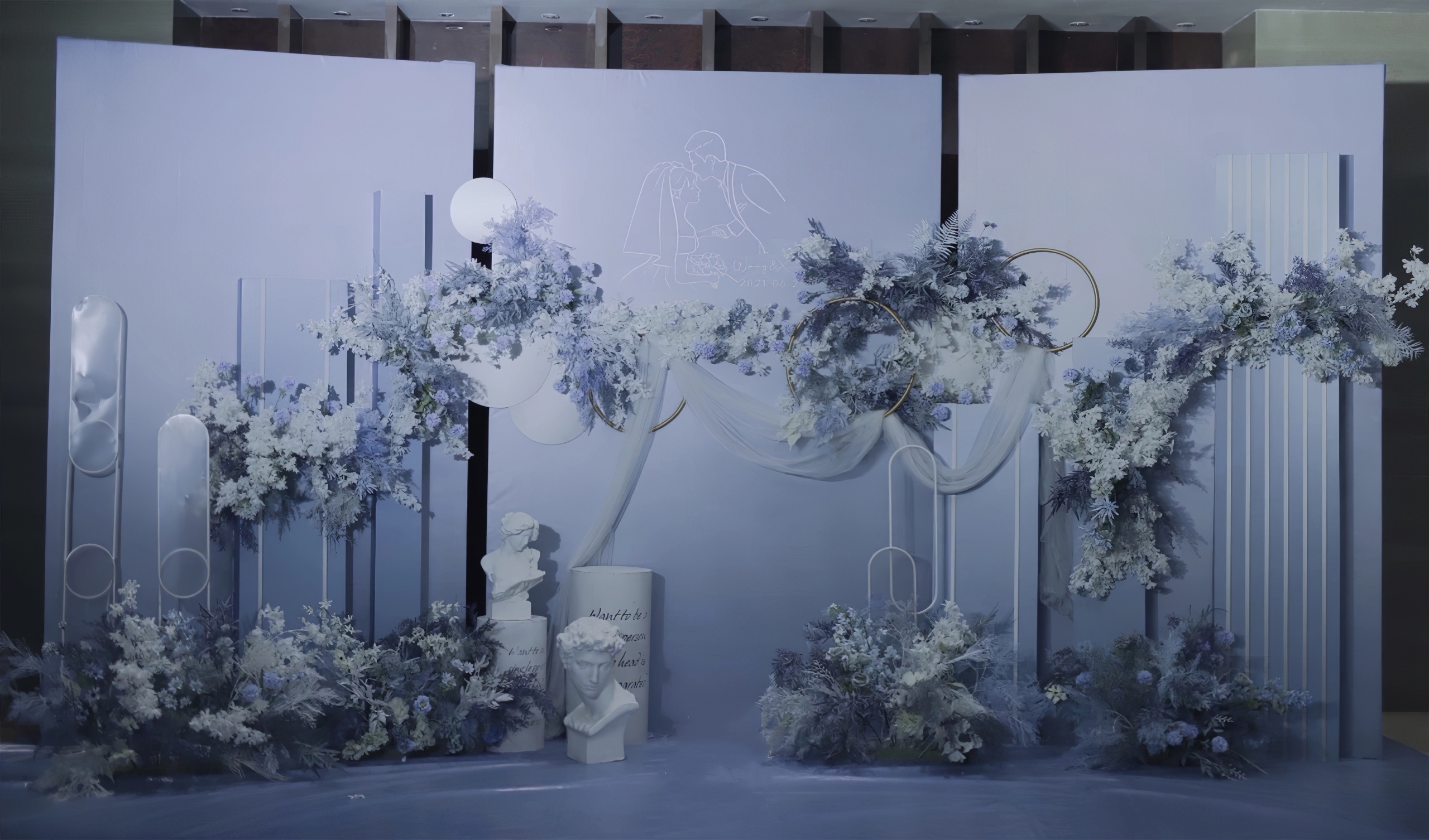 雾蓝银白悬浮花艺婚礼案例照片04